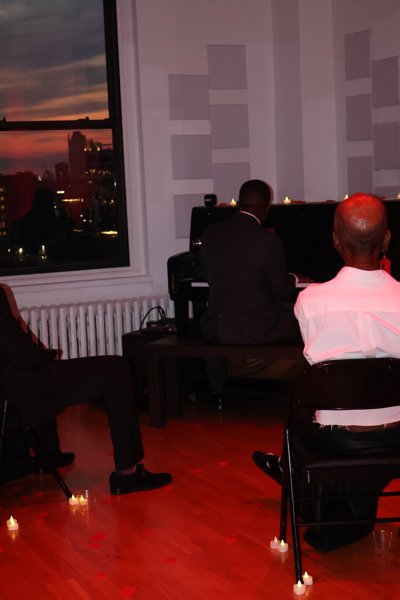 New York — Candlelit room, DeSean Kirkland live in concert